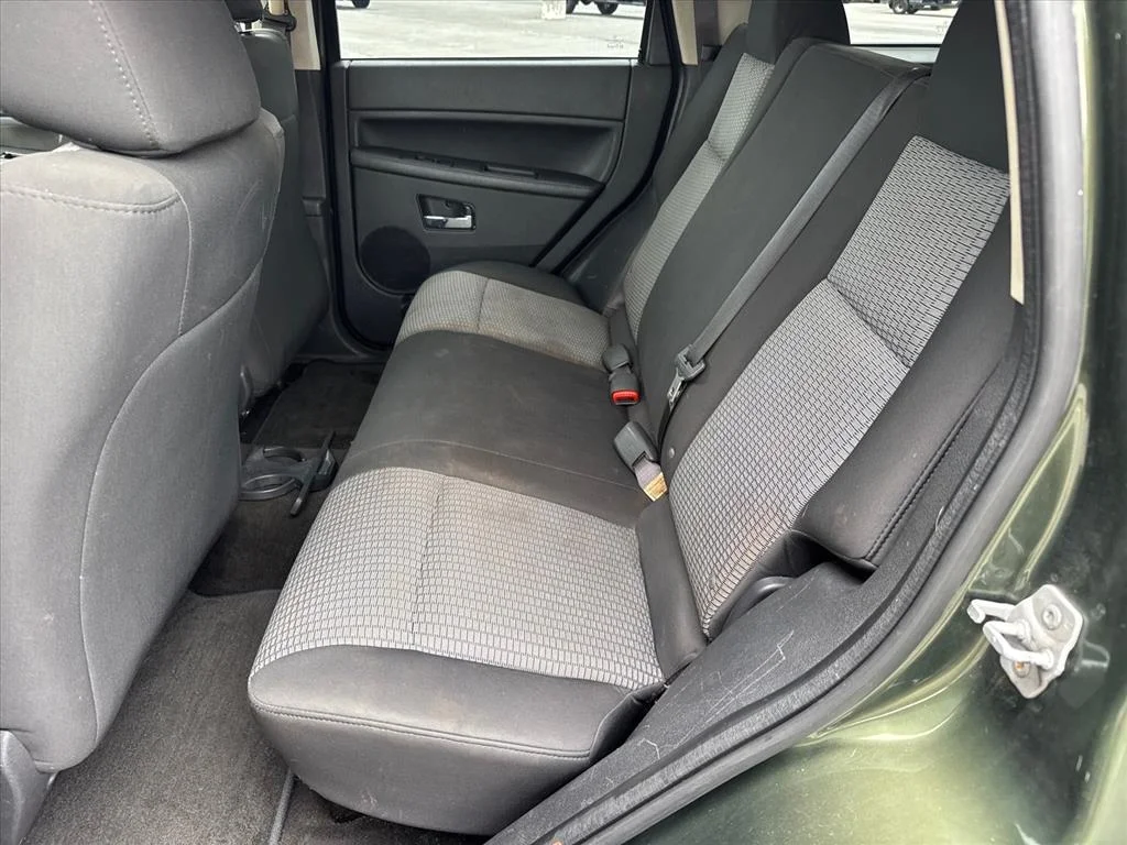 Used 2009 Green Metallic Jeep Laredo image 14