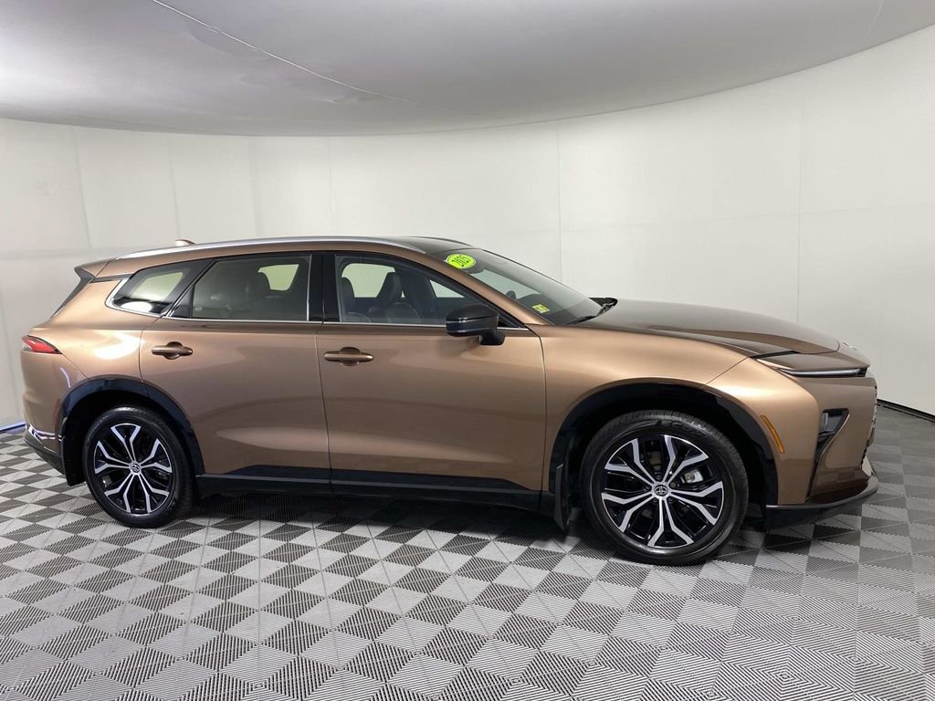 Used 2025 Brown Toyota XLE image 10
