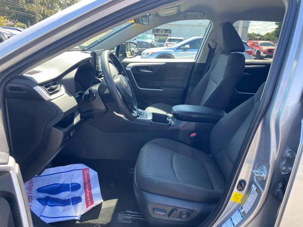 Used 2022 Silver Toyota XLE image 6