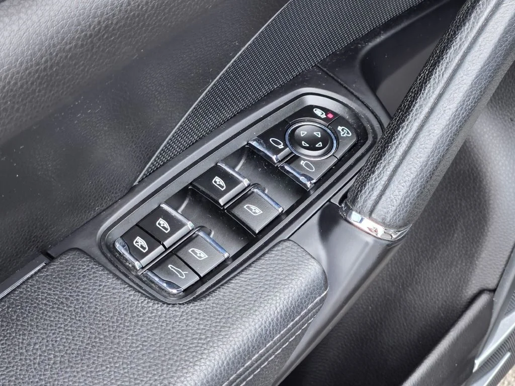 Used 2017  Porsche S image 23