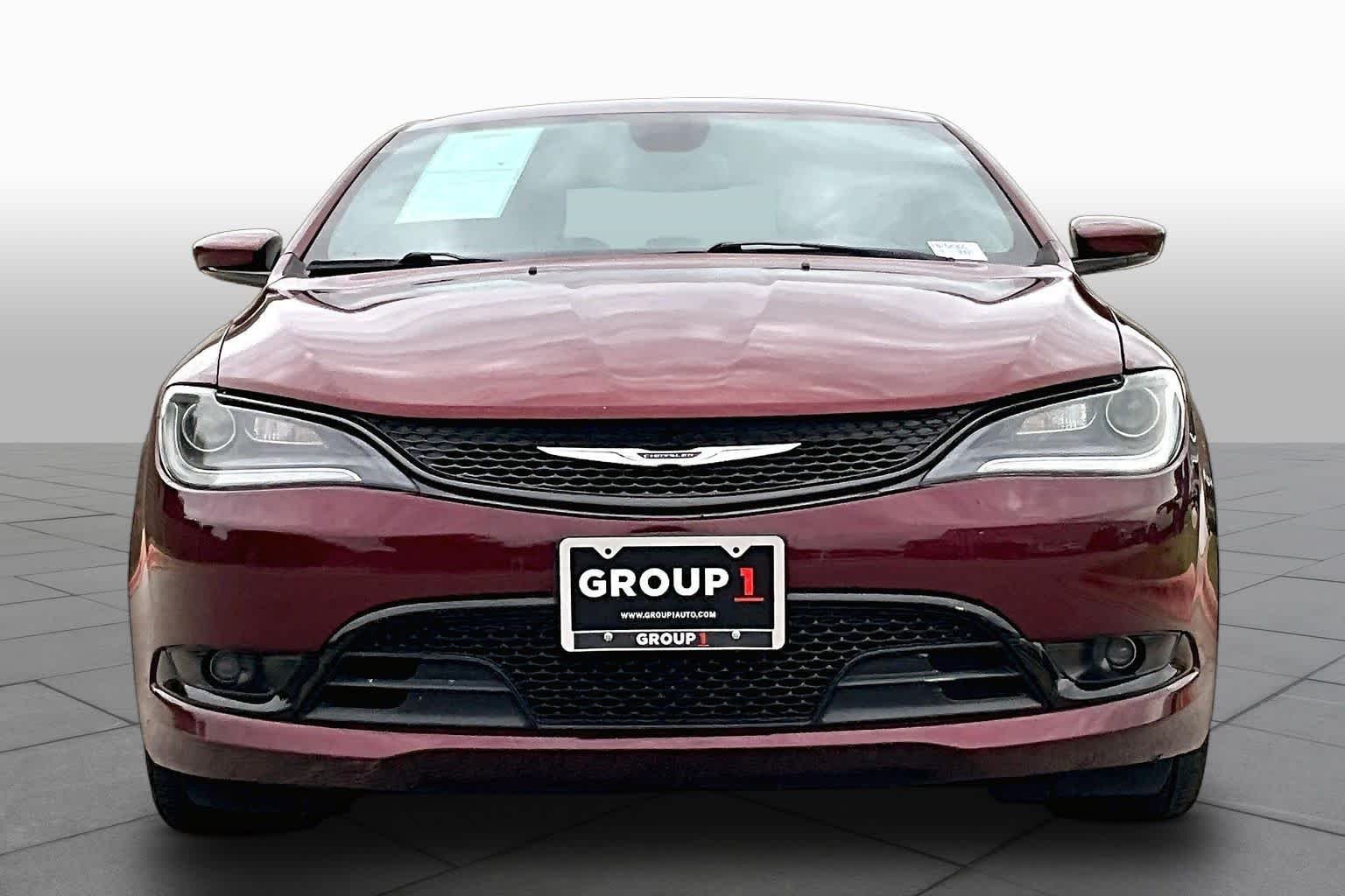 Used 2015 Velvet Red Pearlcoat Chrysler S image 4