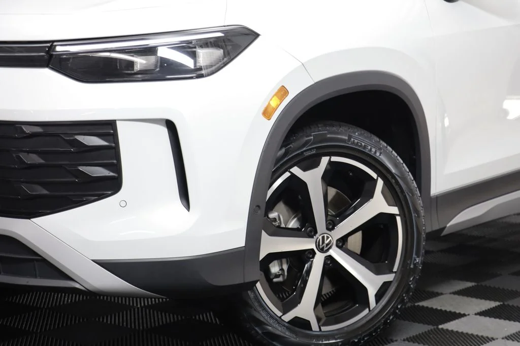 New 2026 Pure White Volkswagen 2.0T SE image 4