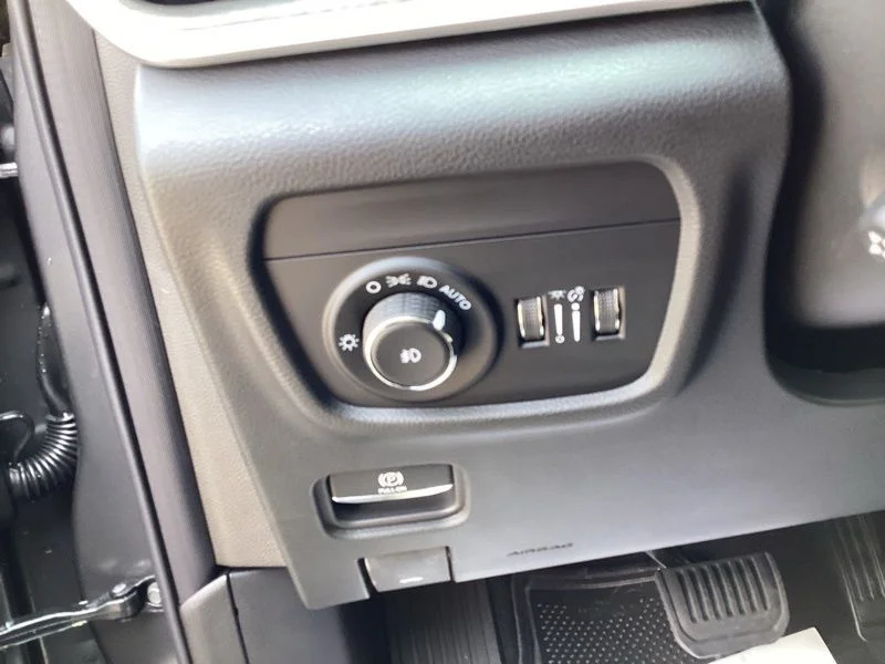 New 2026 Baltic Gray Metallic Clearcoat Jeep Limited Reserve image 29