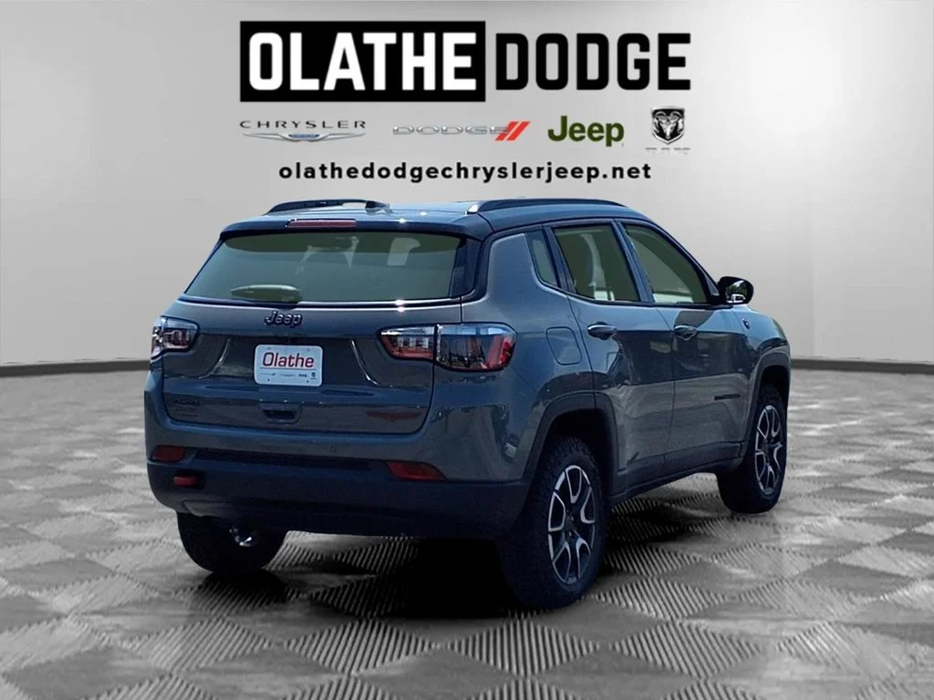 New 2026 Sting-Gray Clear-Coat Exterior Paint Jeep Trailhawk image 27