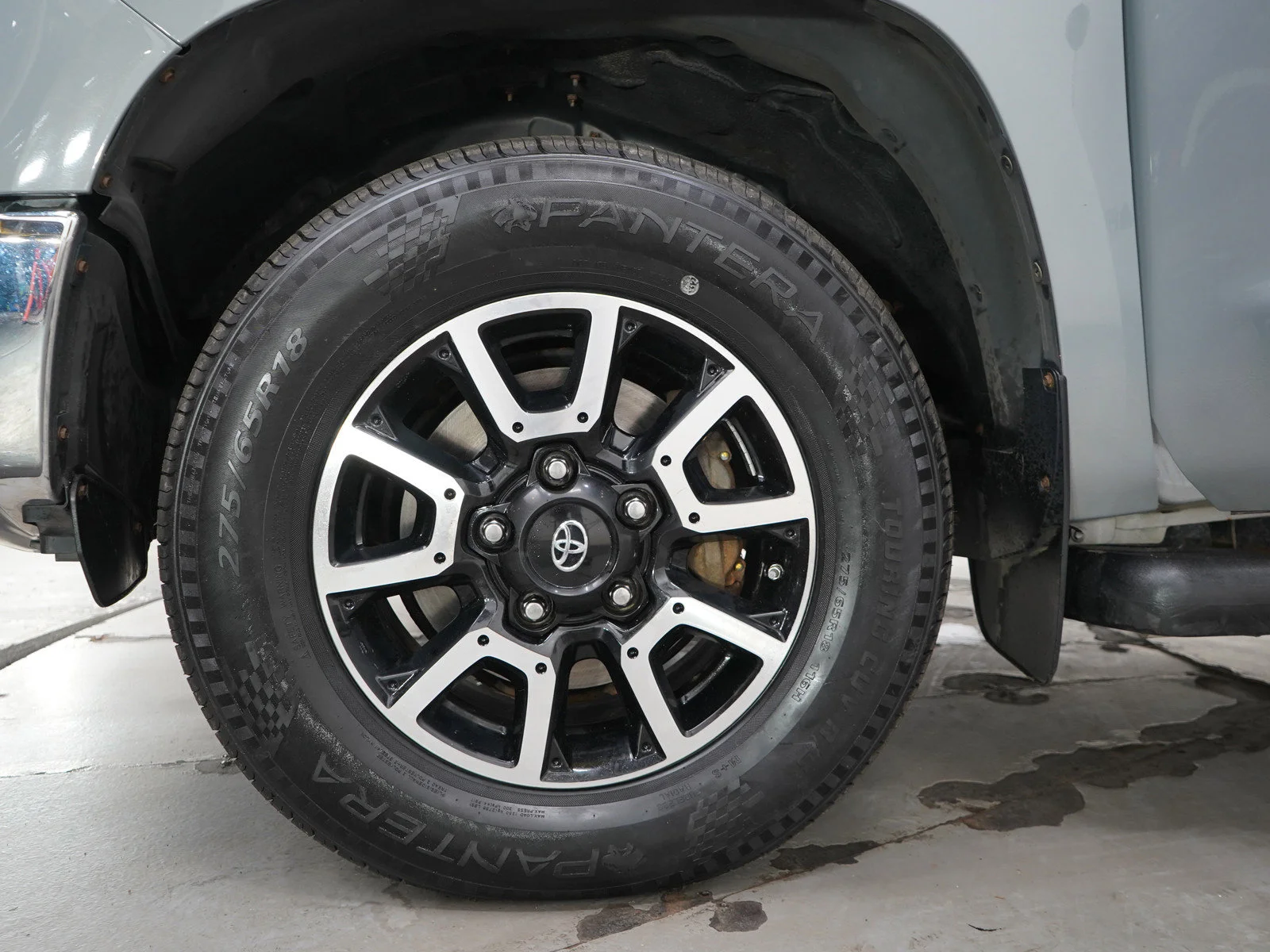Used 2018 Cement Toyota SR5 image 32