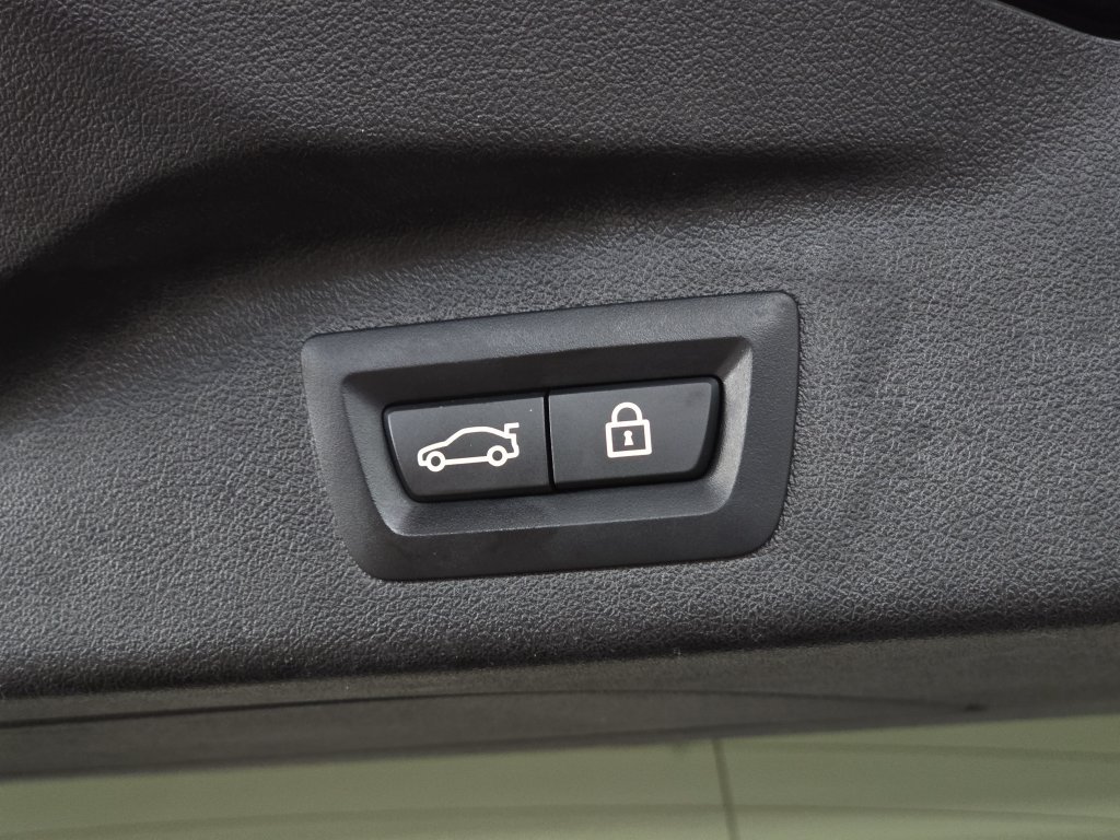 Certified Used 2020 Jet Black BMW xDrive40i image 28