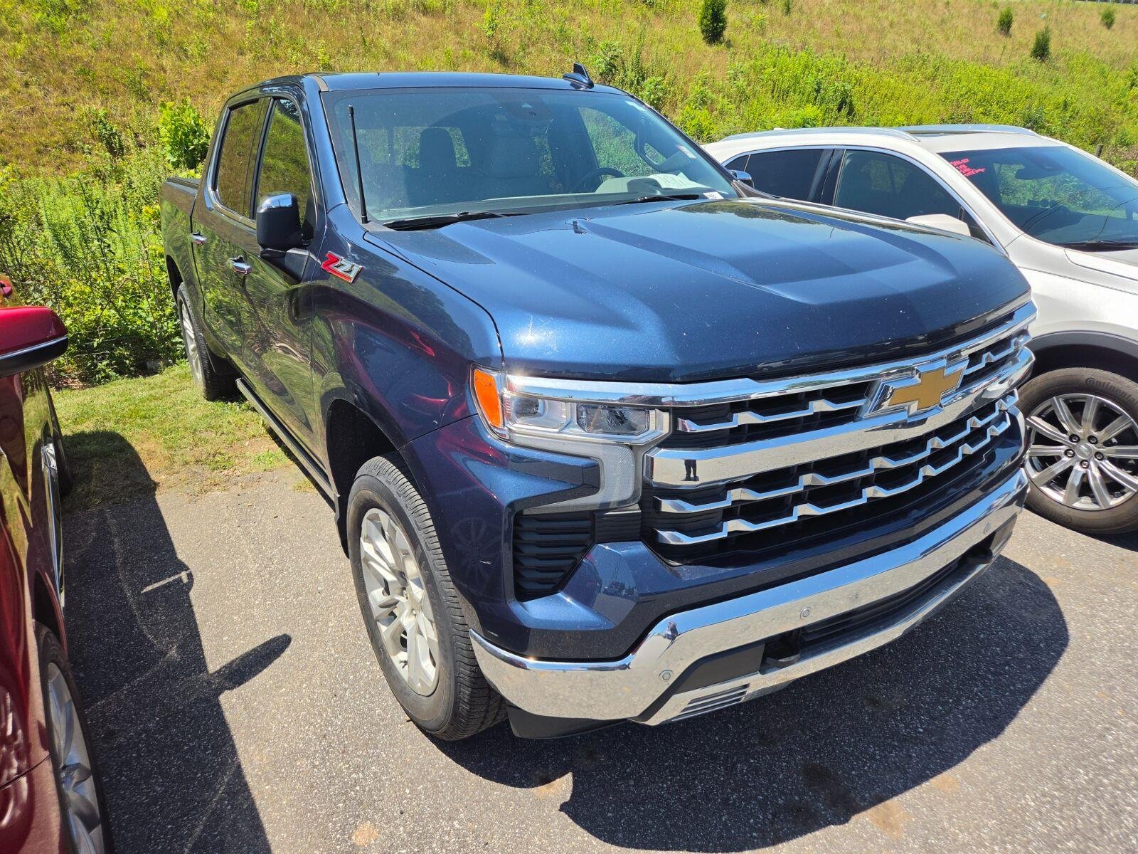 Used 2022 Northsky Blue Metallic Chevrolet LTZ image 3