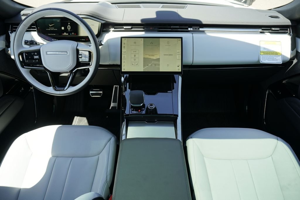 New 2026 Ostuni Pearl White LAND ROVER Dynamic SE image 9