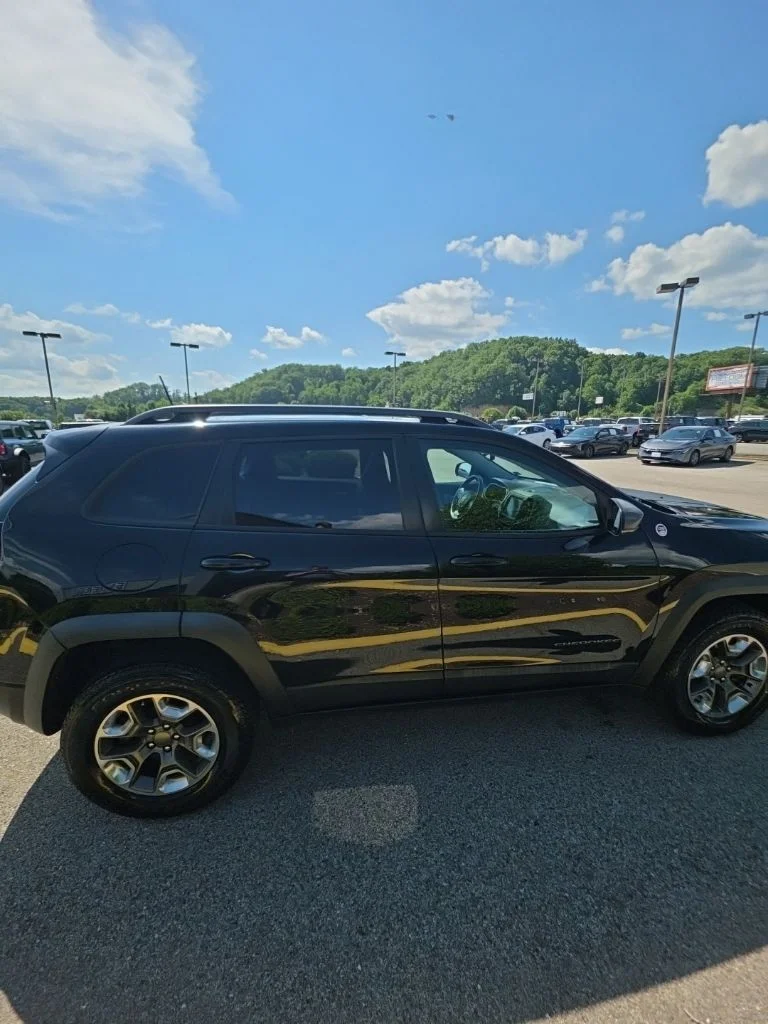Used 2019 Diamond Black Jeep Trailhawk image 26