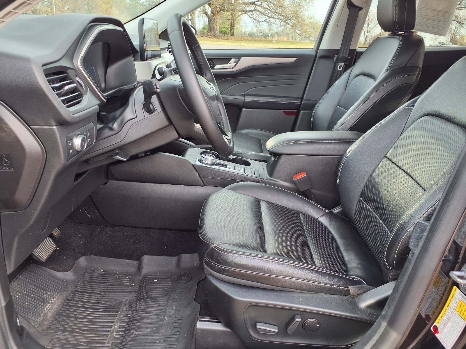 Used 2022 Agate Black Metallic Ford SEL Plug-In Hybrid image 19