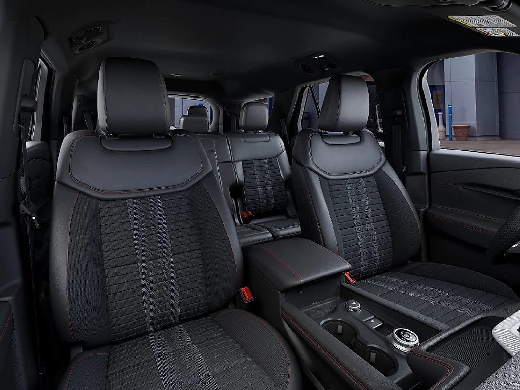 New 2027 Agate Black Metallic Ford ST-Line image 10