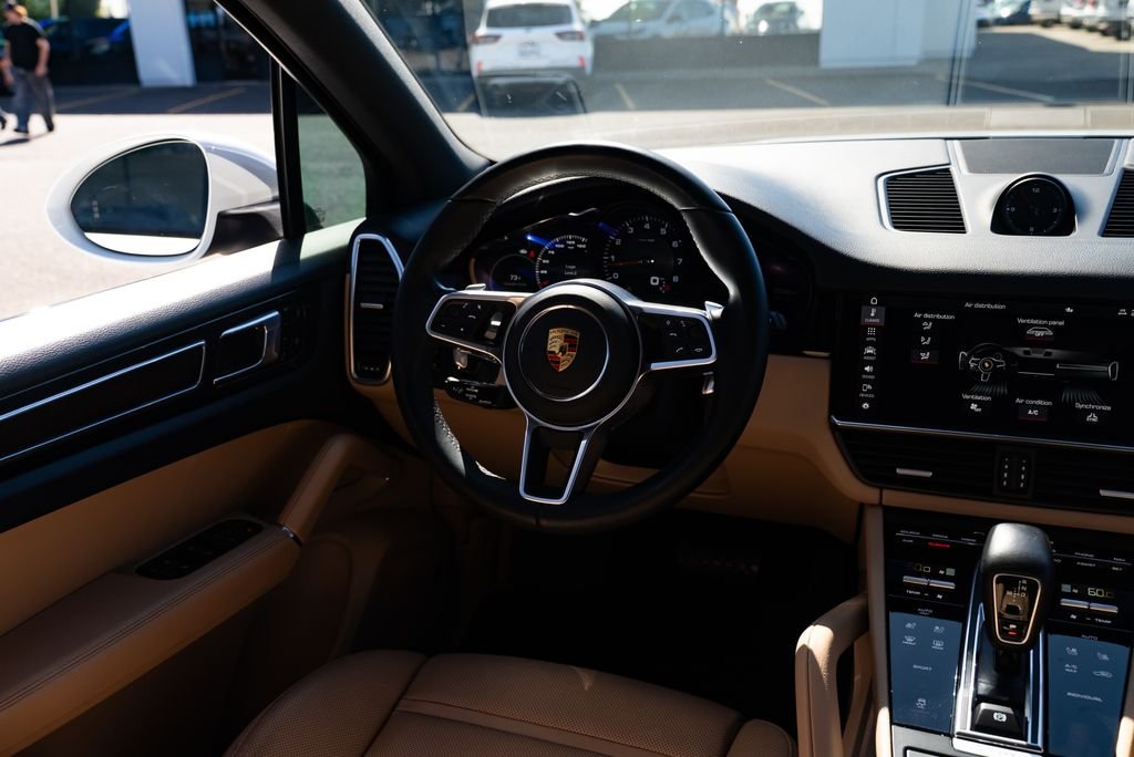 Used 2021 White Porsche Base image 9