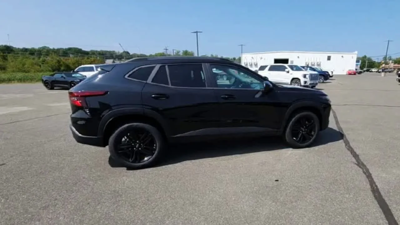 Used 2025 Mosaic Black Metallic Chevrolet ACTIV image 7
