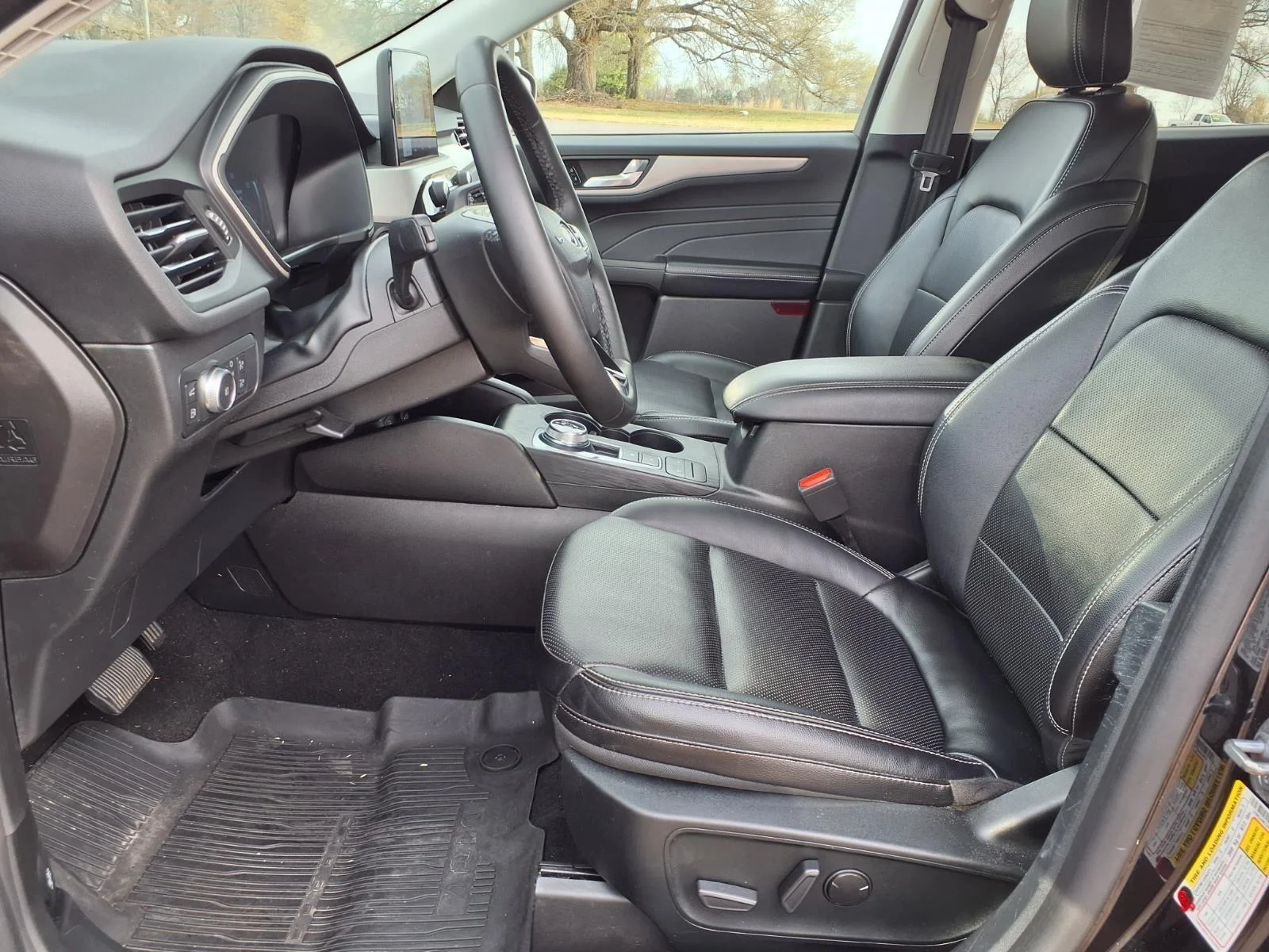 Used 2022 Agate Black Metallic Ford SEL Plug-In Hybrid image 19