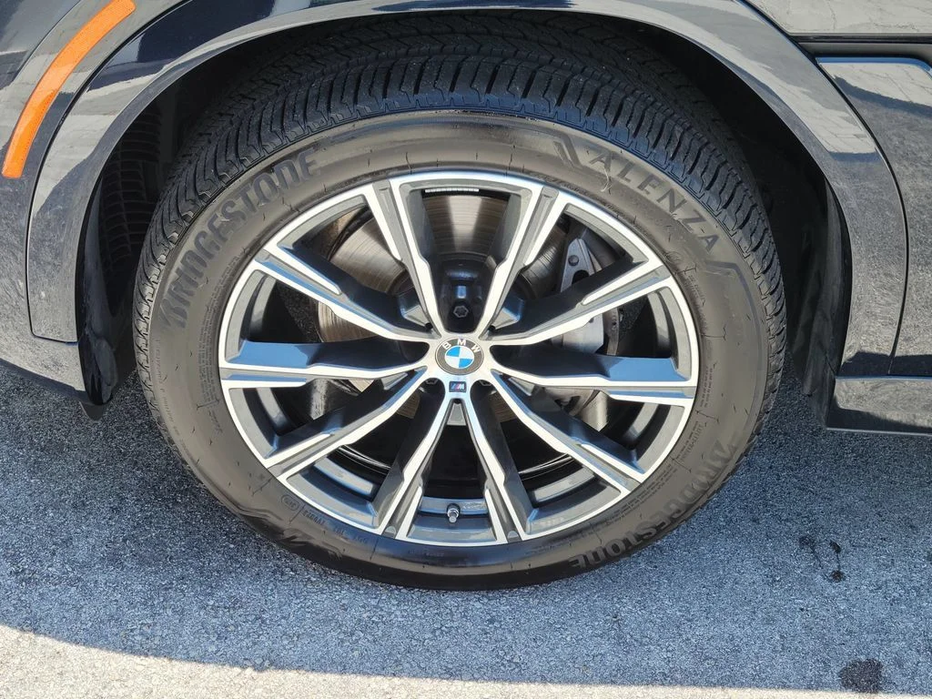 Used 2026 Carbon Black Metallic BMW xDrive40i image 9