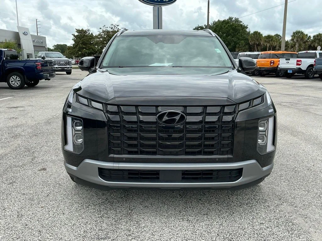 Used 2023 Black Hyundai Limited image 19