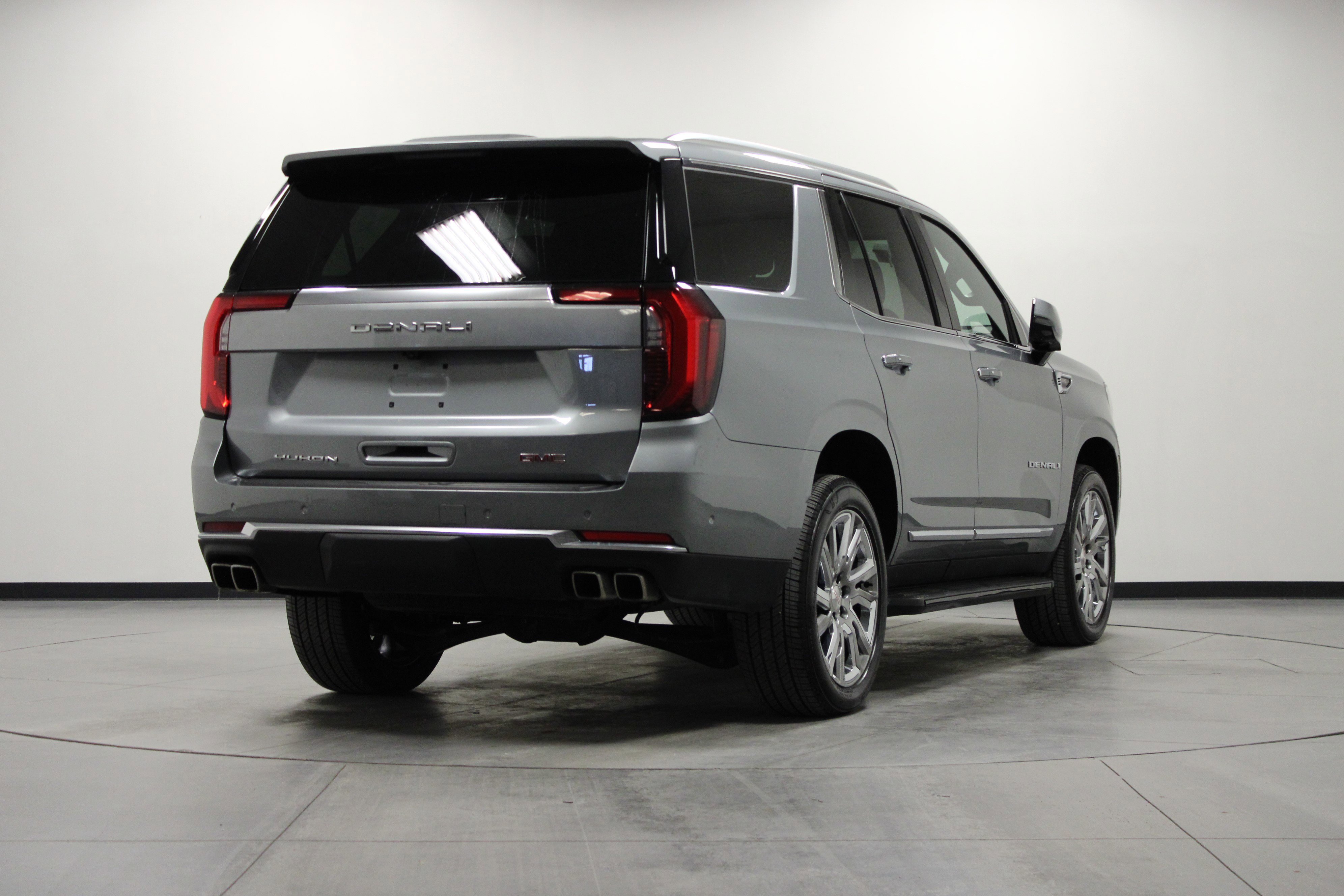 Used 2025 Sterling Metallic GMC Denali image 4