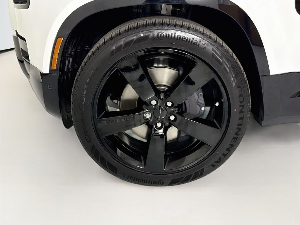 New 2026 Fuji White Land Rover X-Dynamic SE image 30