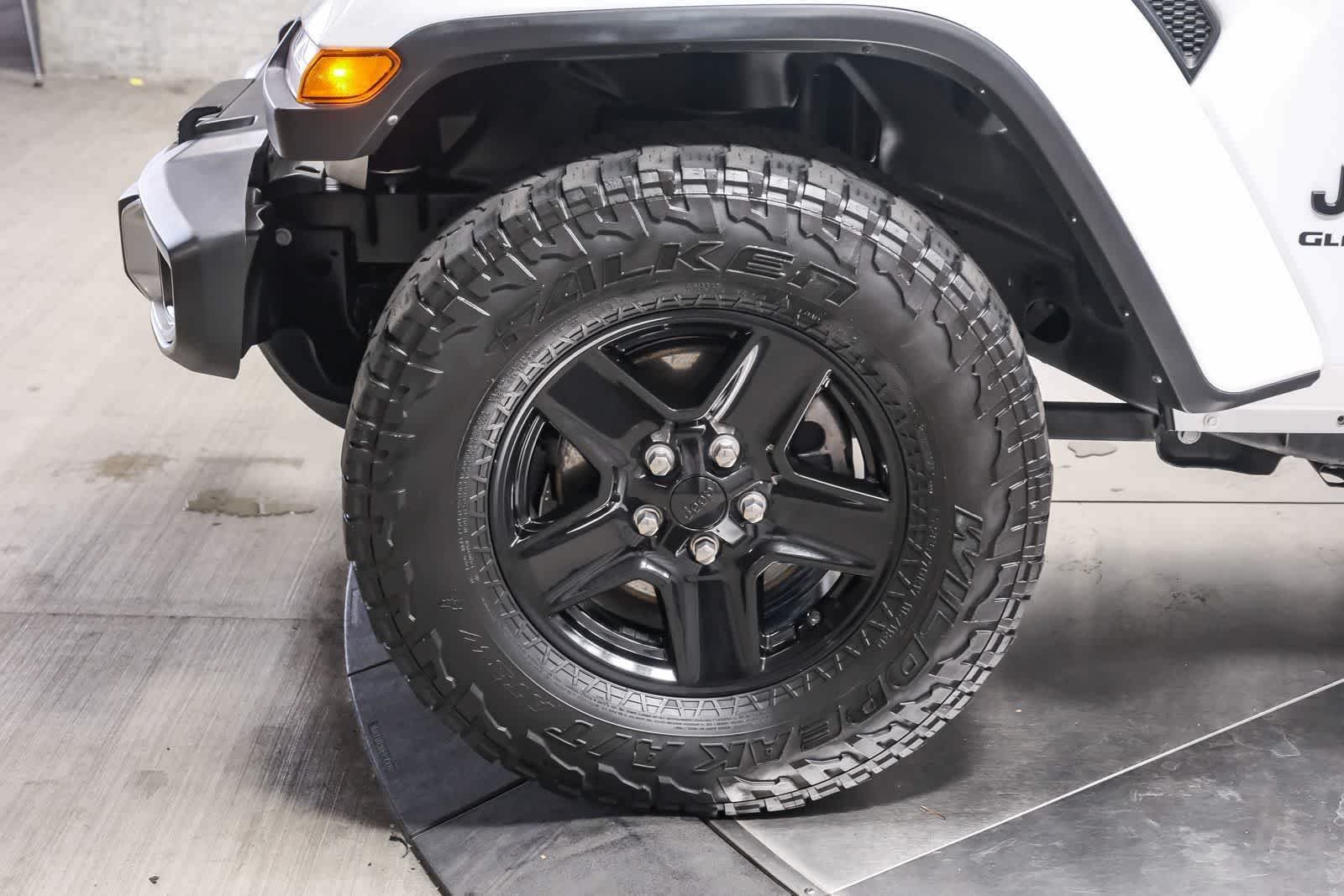 Used 2021 Bright White Clearcoat Jeep Sport S image 9