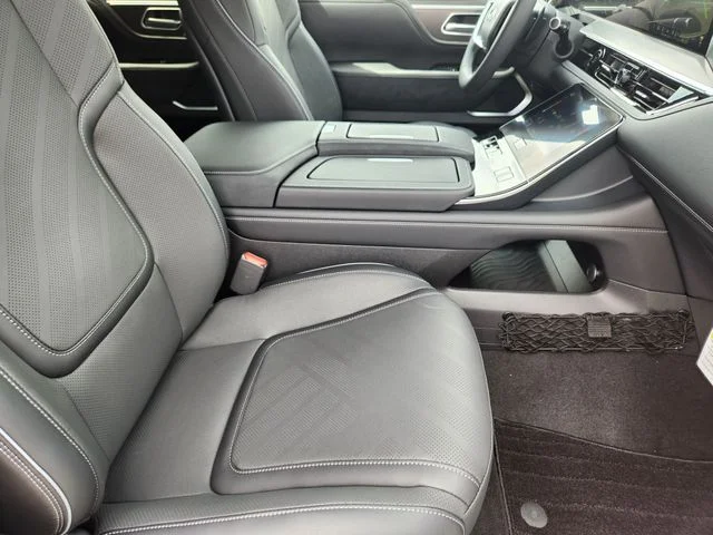 New 2027 RADIANT WHITE INFINITI Luxe 4WD image 23