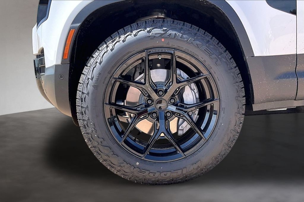 New 2026 Fuji White LAND ROVER S image 12