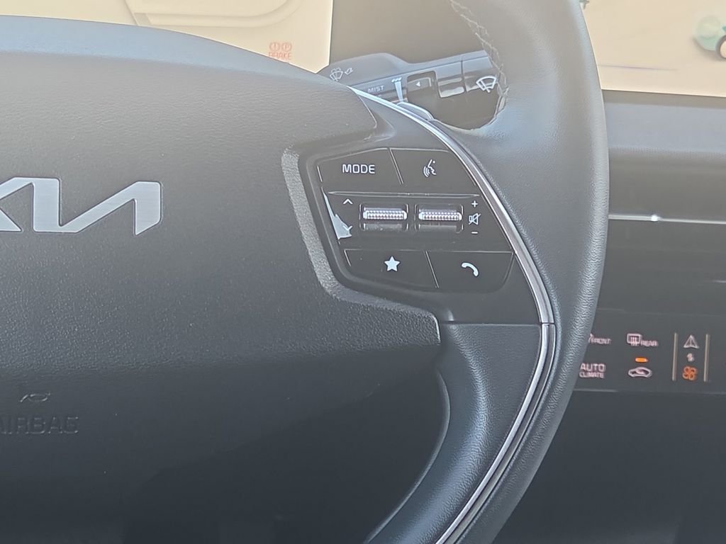 Used 2024 Gray Kia Wind image 25