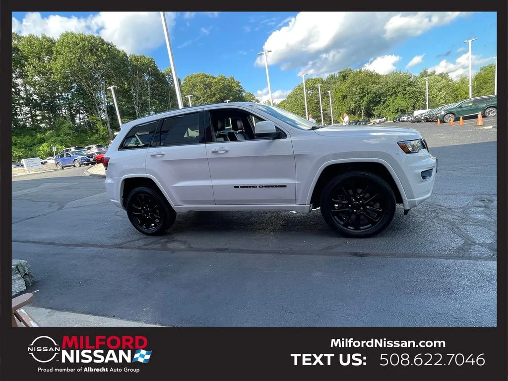 Used 2022 White Jeep Laredo X image 6