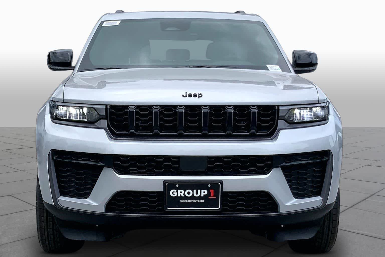 New 2026 Silver Zynith Exterior Paint Jeep Laredo Altitude image 3