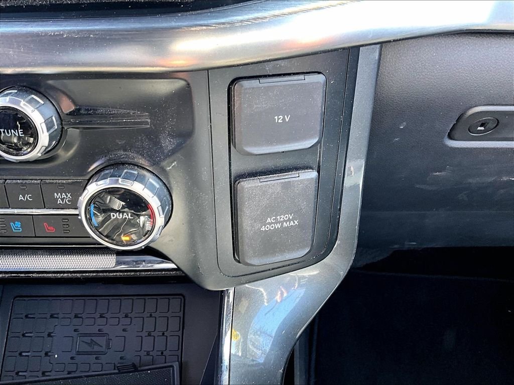 Used 2023 Black Metallic Ford Lariat image 27