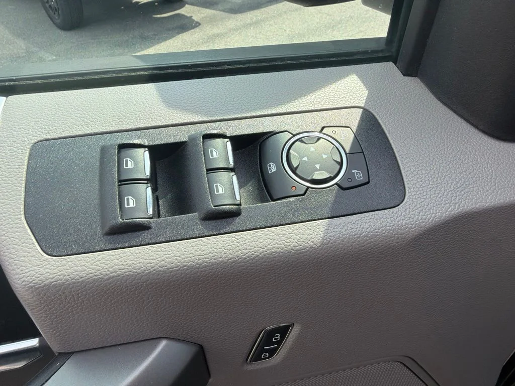 Used 2019 Red Ford XLT image 23