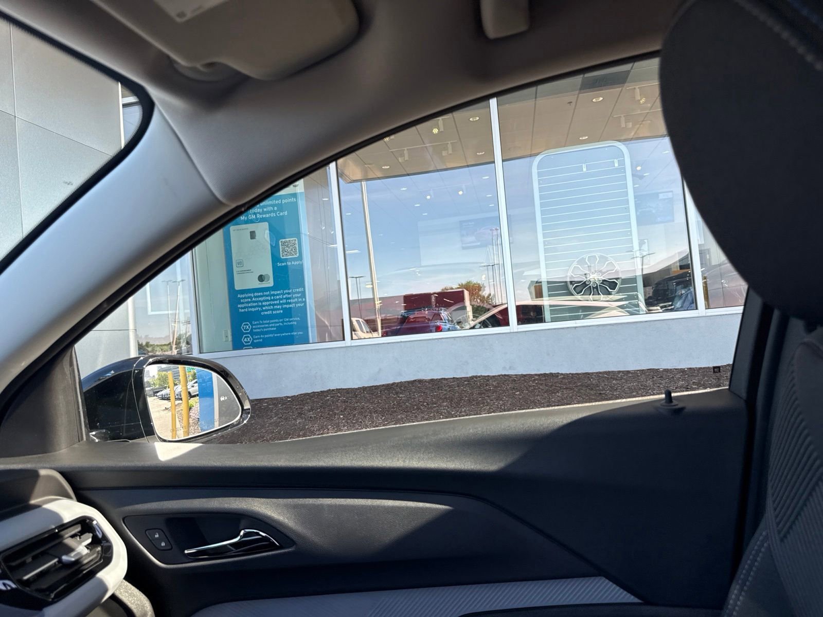 New 2027 Summit White Chevrolet LT image 26