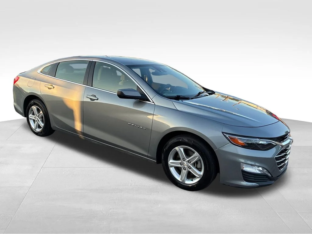 Used 2024 Gray Chevrolet LT image 8