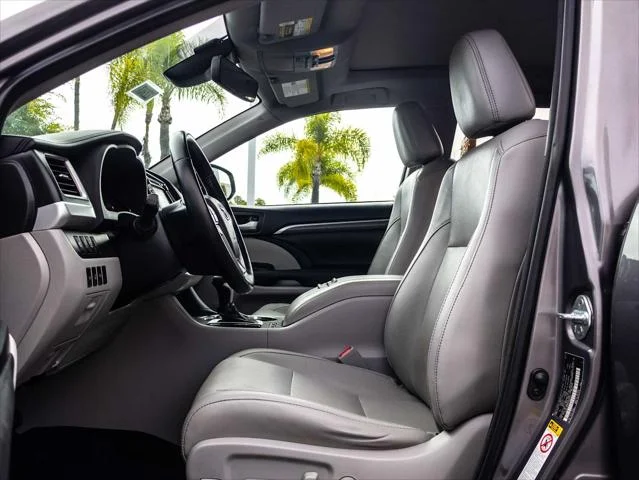 Certified Used 2017 PREDAWN GRAY MICA Toyota  image 15