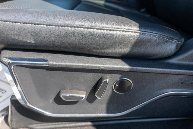 Used 2023  Ford Lariat image 17