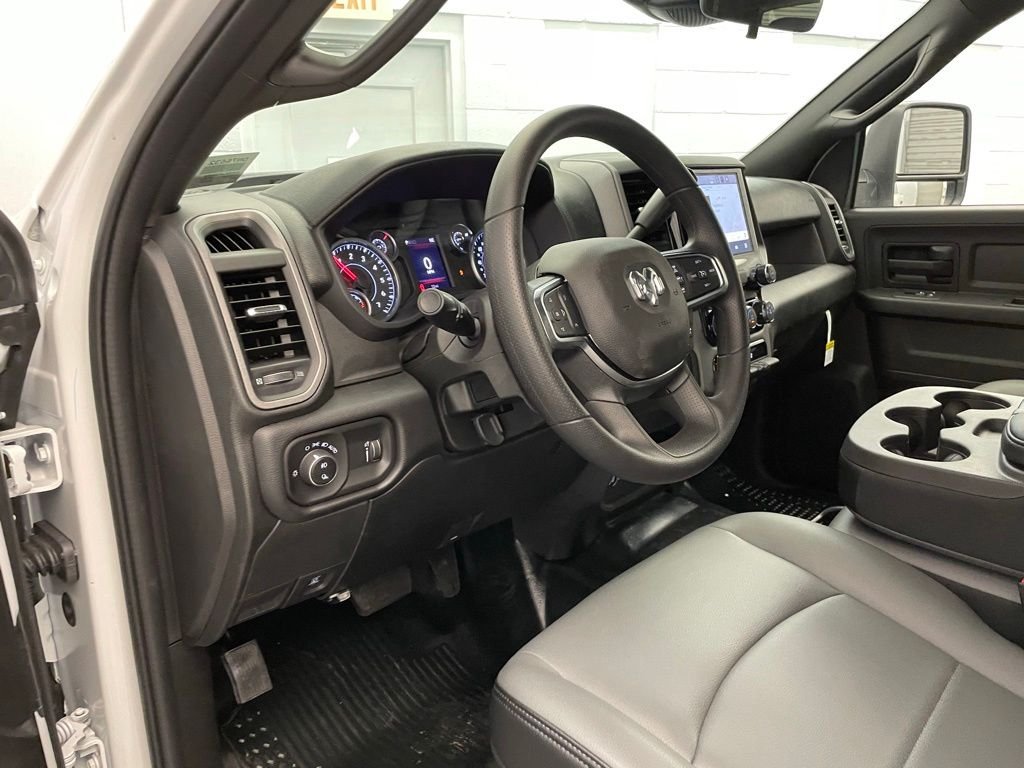 New 2026 Bright White Clearcoat RAM Tradesman image 14