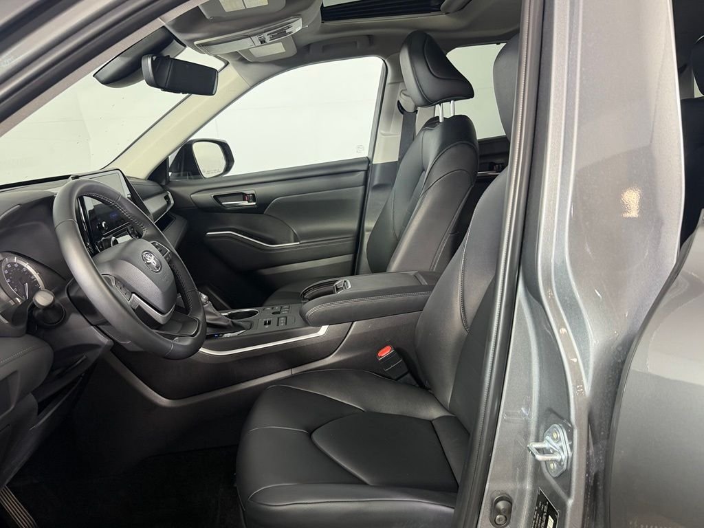 Used 2026 Heavy Metal Toyota XLE image 19