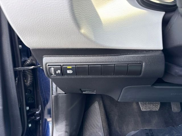 Used 2025  Toyota SE image 28