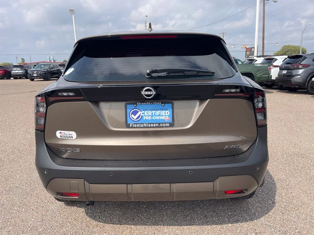Used 2025 Brown Nissan S image 6