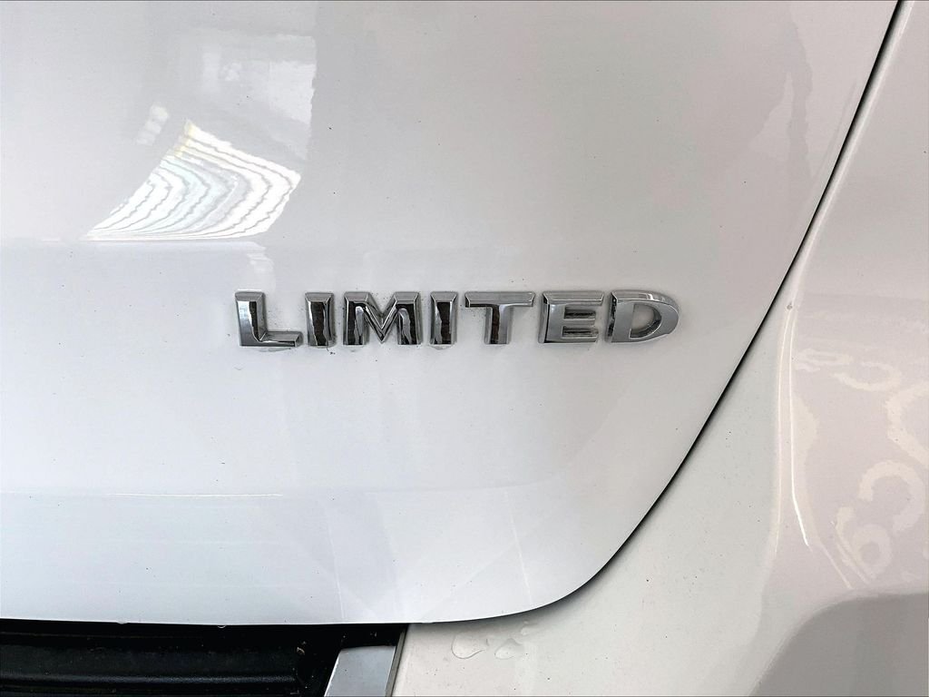 Used 2022 Bright White Clearcoat Jeep Limited image 28