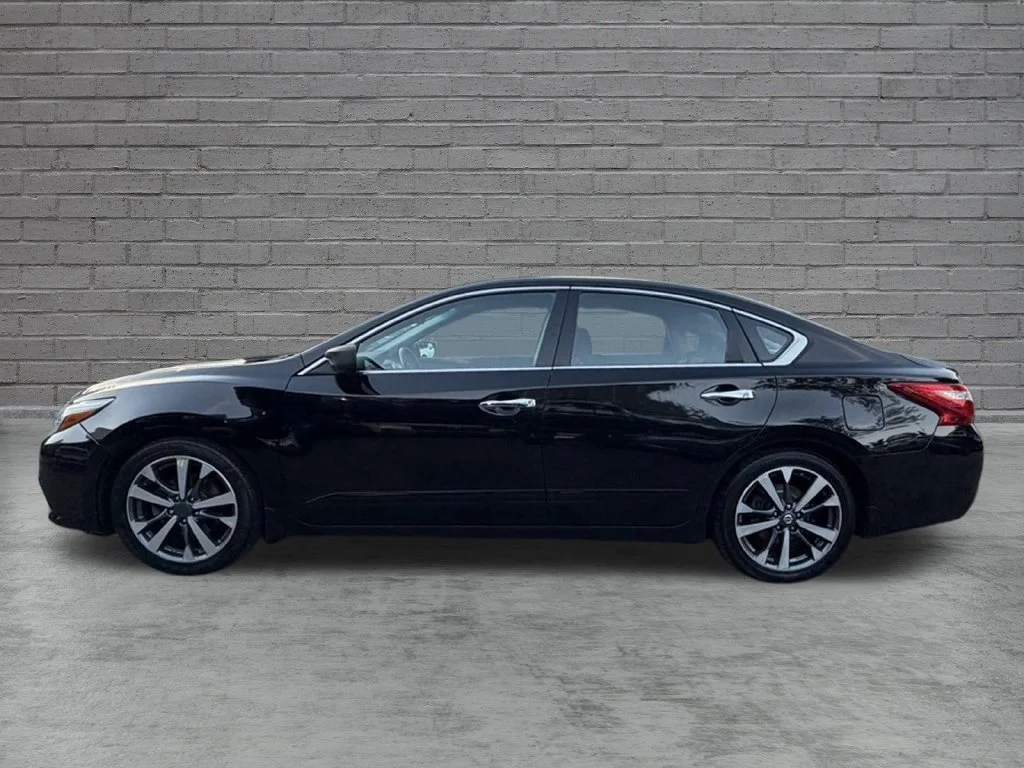 Used 2016 Super Black Nissan 2.5 SR image 9