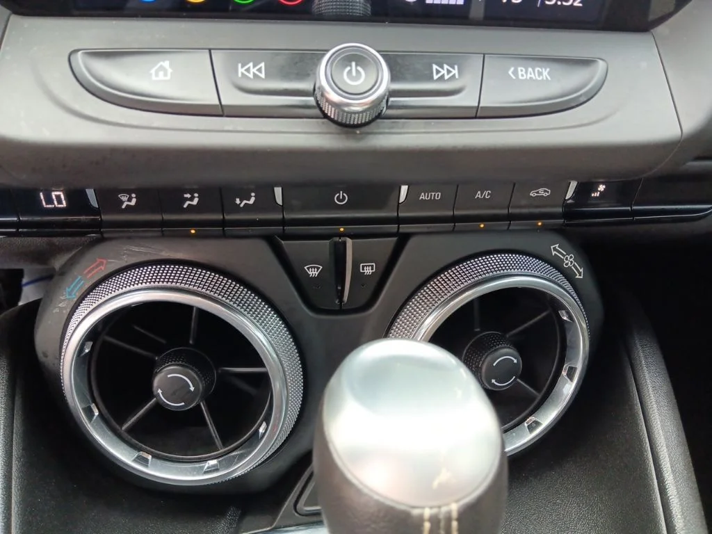 Used 2021 Summit White Chevrolet 1LT image 25