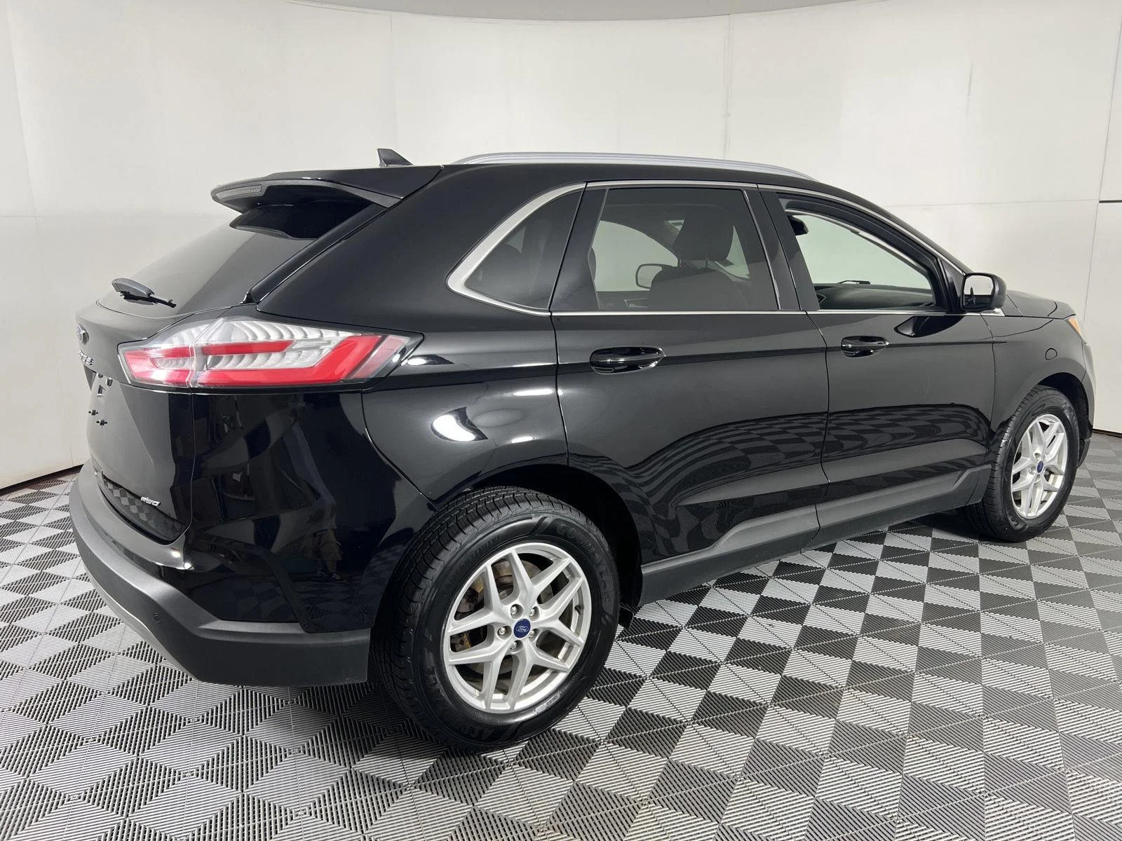 Used 2022 Agate Black Ford SEL image 10
