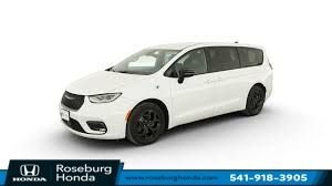 2024 Chrysler Pacifica Touring L's photo
