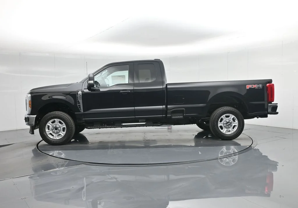 New 2026 Agate Black Metallic Ford XLT image 28