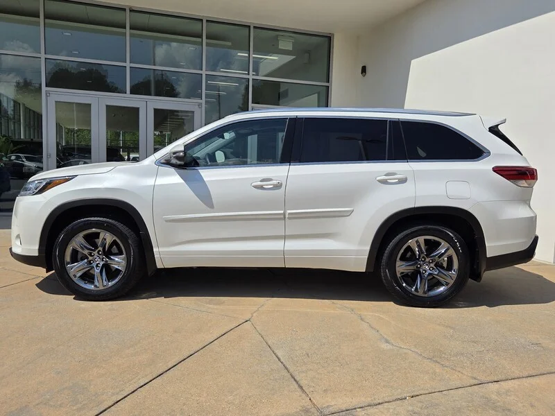 Used 2018 Blizzard Pearl TOYOTA LIMITED PLATINUM V6 AWD image 2