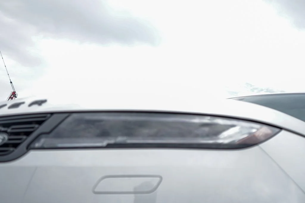 New 2026 White Land Rover Dynamic SE image 3