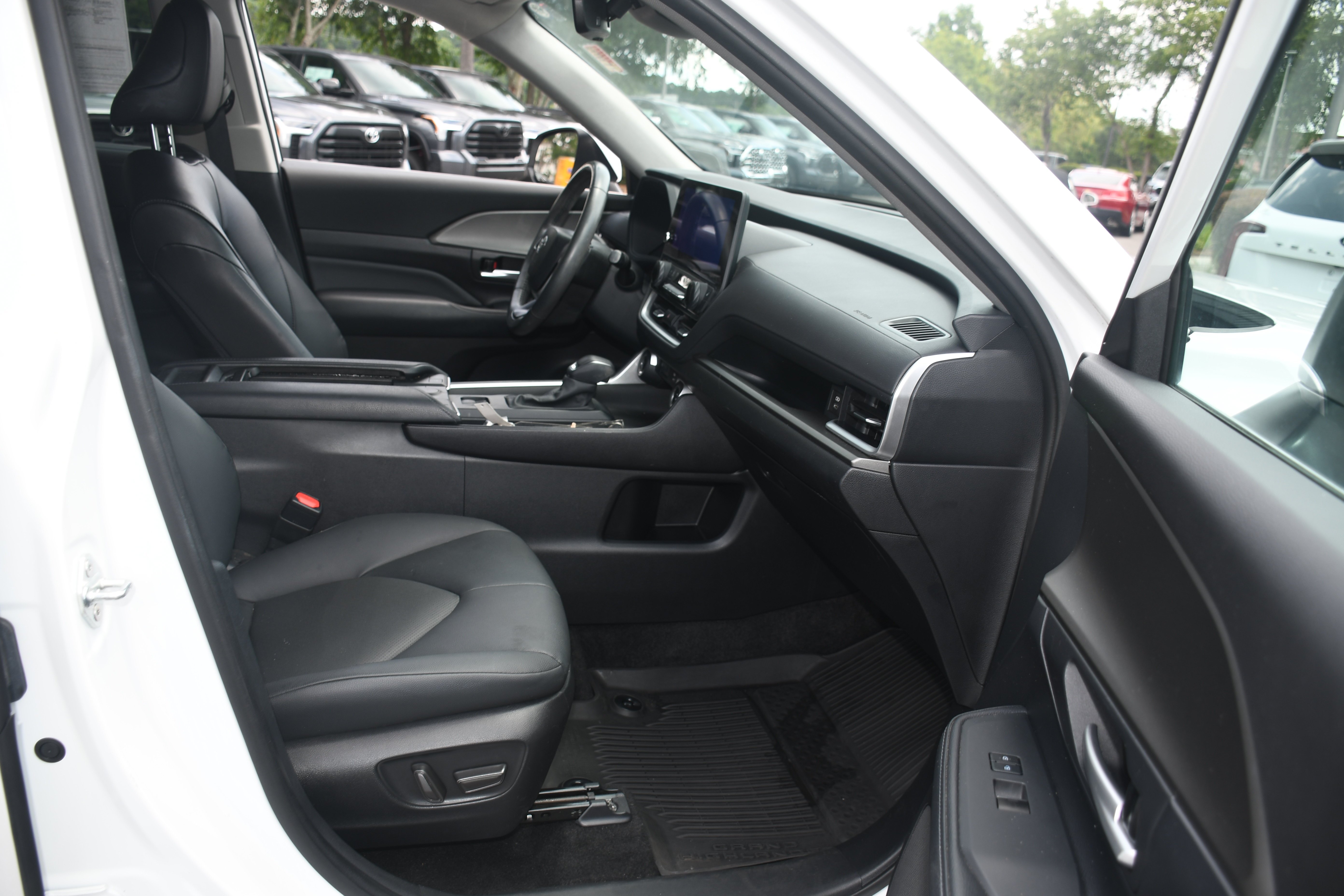 Used 2024 Beige Toyota XLE image 19