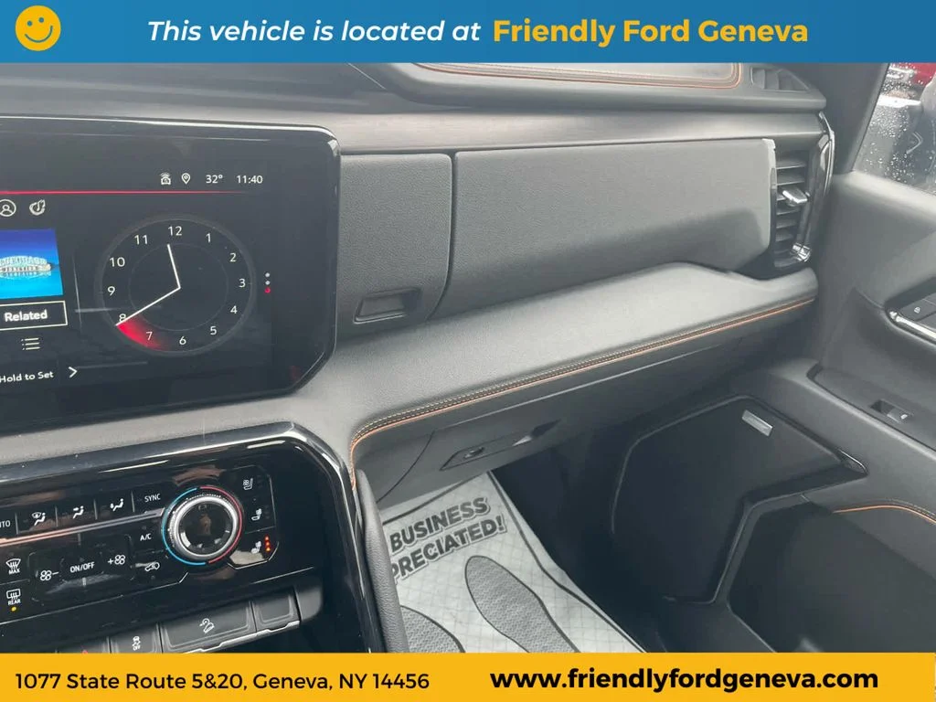 Used 2025 White GMC AT4 image 27