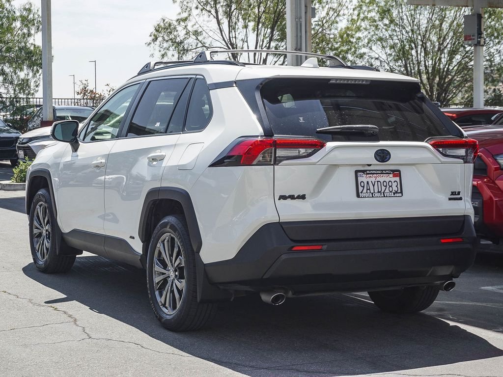 Used 2022 White Toyota XLE Premium image 4
