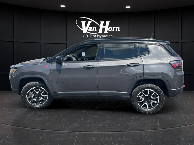 Used 2024 Gray Metallic Jeep Trailhawk image 4